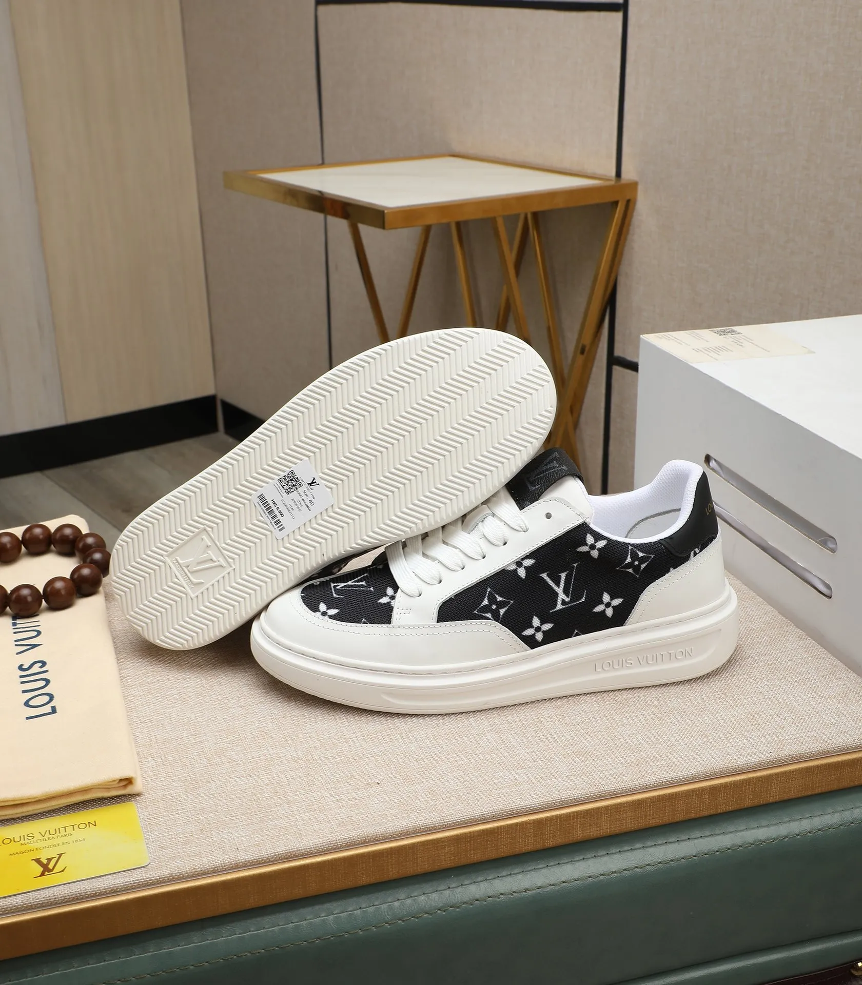 Men's shoes 💰540 💰(Niuli: full package) louis vuitton (Louis Vuitton/lv) top 🔍🔍 new models are on sale at the same time at the counter. The upper 🇮🇹 is imported from Italy, first-layer cowhide, and the lining is fully imported cowhide. 💪💪, completely 1⃣️ to 1 ⃣️Re-engraved🇮🇹💪💪, ⚠Sole: The original sole is specially provided by the original factory, the exclusive movable molded sole is super comfortable, ⚠The original factory follows the order, 🔍🔍high quality, you can enter and exit the counter at will, welcome to compare⚠. Code number:38-44